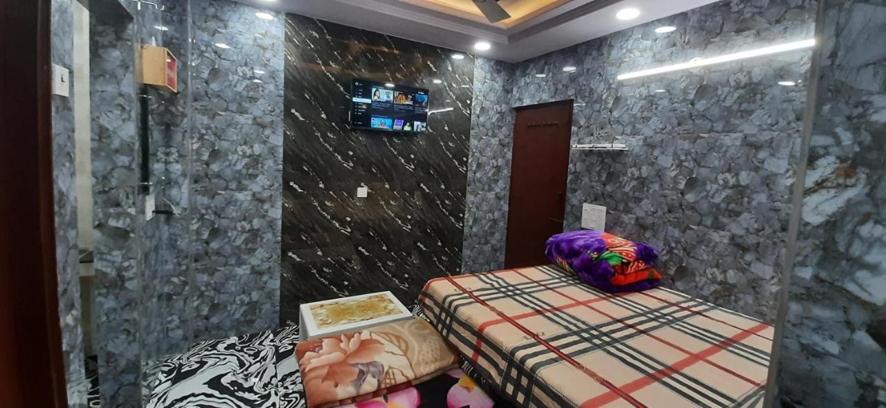 Aggarwal Luxury With Private Kitchen Washroom And Balcony Along With Fridge, Ac, Android Tv, Wifi In Main Lajpat Nagar