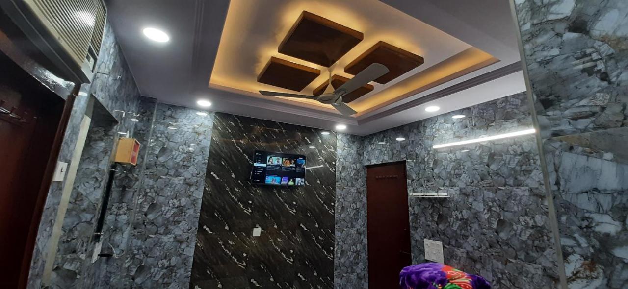 Aggarwal Luxury With Private Kitchen Washroom And Balcony Along With Fridge, Ac, Android Tv, Wifi In Main Lajpat Nagar