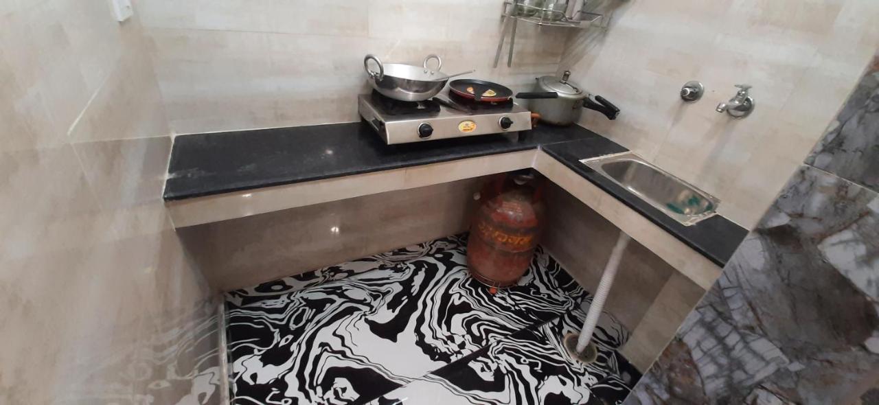 Maison d'hôtes Aggarwal Luxury With Private Kitchen Washroom And Balcony Along With Fridge, Ac, Android Tv, Wifi In Main Lajpat Nagar New Delhi