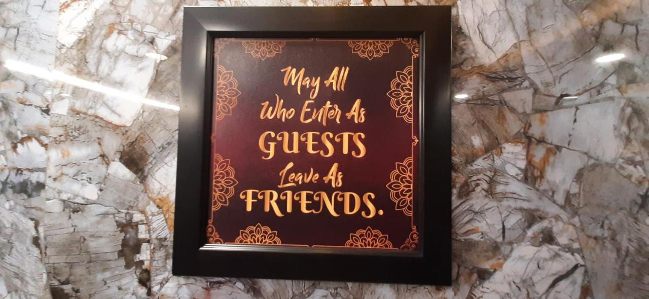 Maison d'hôtes Aggarwal Luxury With Private Kitchen Washroom And Balcony Along With Fridge, Ac, Android Tv, Wifi In Main Lajpat Nagar New Delhi