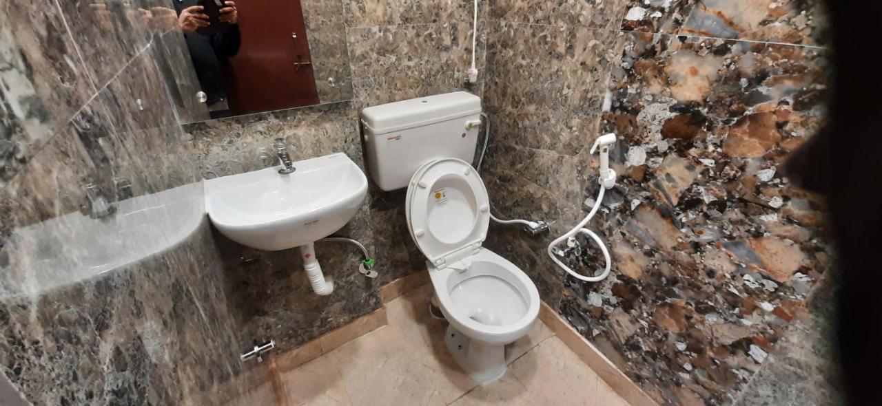 Aggarwal Luxury With Private Kitchen Washroom And Balcony Along With Fridge, Ac, Android Tv, Wifi In Main Lajpat Nagar New Delhi
